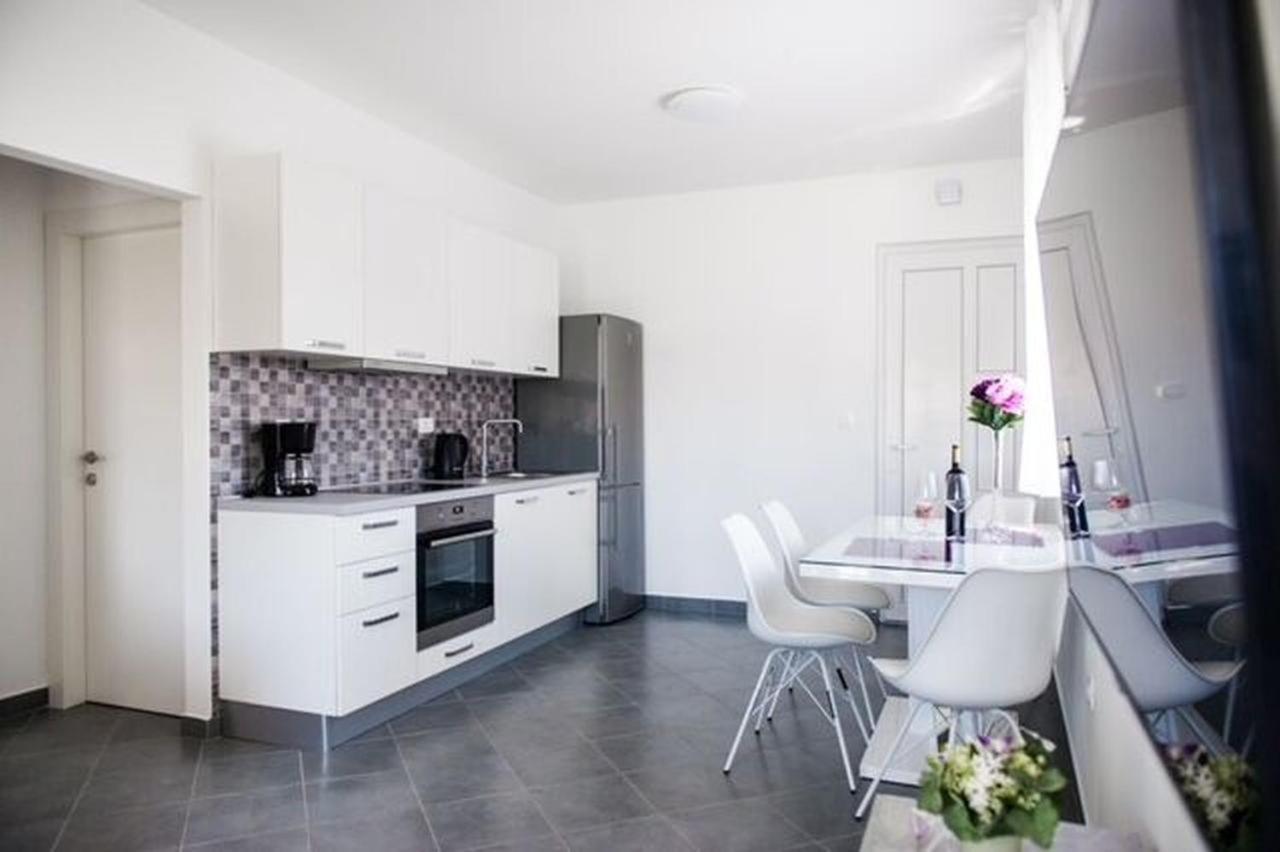 Apartments Zdeslav Rogoznica  Extérieur photo