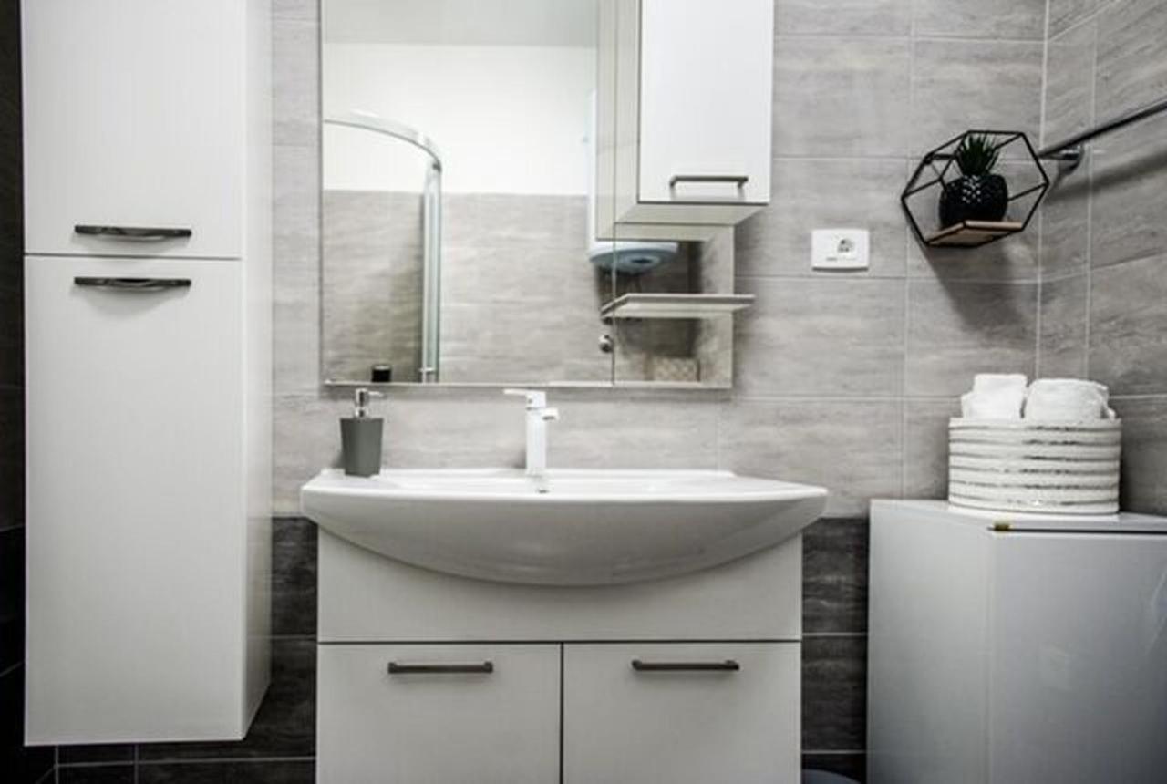 Apartments Zdeslav Rogoznica  Extérieur photo