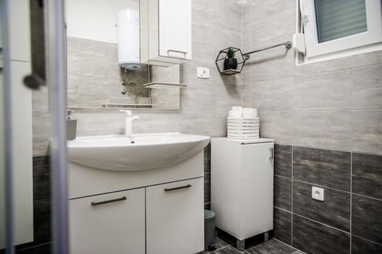 Apartments Zdeslav Rogoznica  Extérieur photo