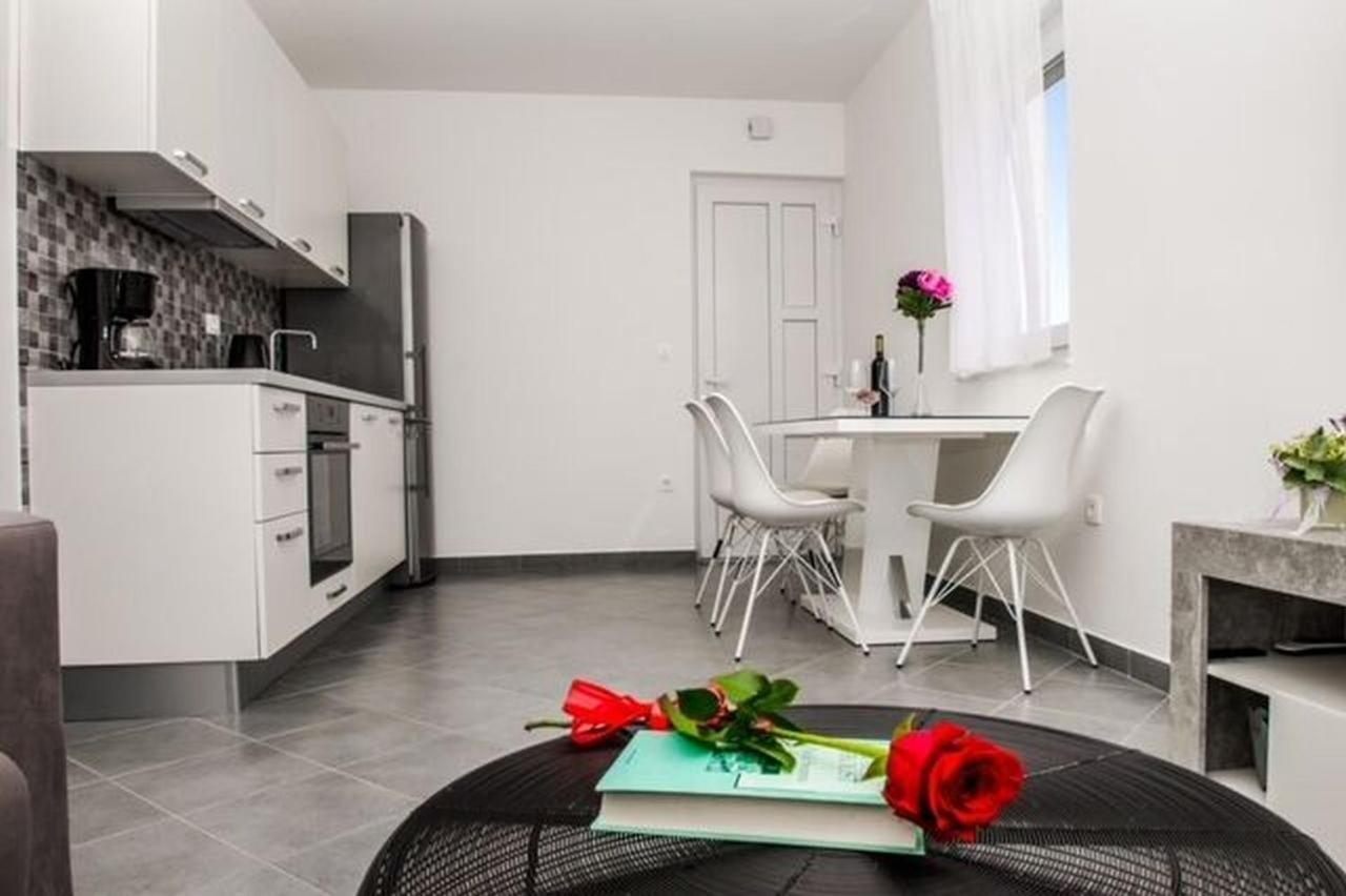 Apartments Zdeslav Rogoznica  Extérieur photo