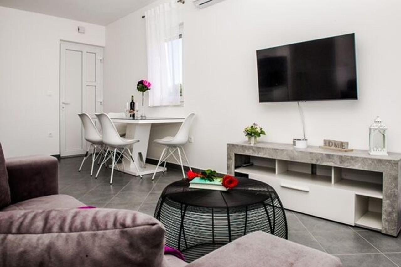 Apartments Zdeslav Rogoznica  Extérieur photo